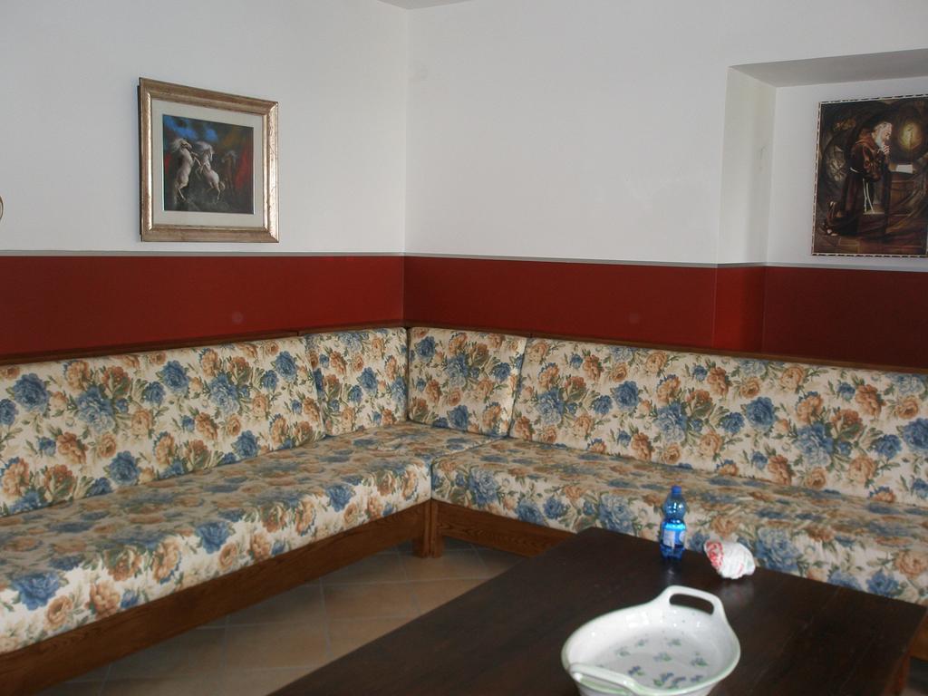 Convento Cappuccini Casa S. Paolo Hotel Viterbo Ruang foto